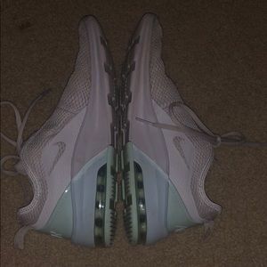 Women’s Nike AirMax motion 2’s